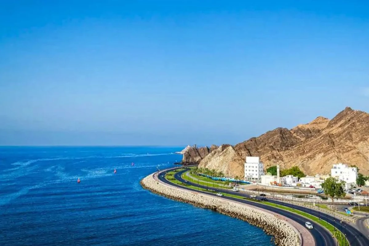 Oman sahillərində tankerə hücum edildi