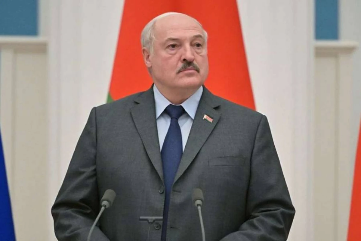 Lukaşenko: "Rəhbər şəxs xalqa xidmət etməlidir"