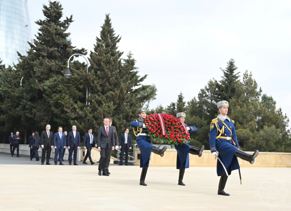Latviya Prezidenti Şəhidlər xiyabanını ziyarət etdi — 2