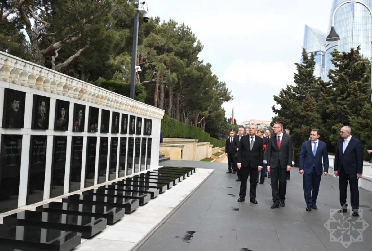 Latviya Prezidenti Şəhidlər xiyabanını ziyarət etdi — 4
