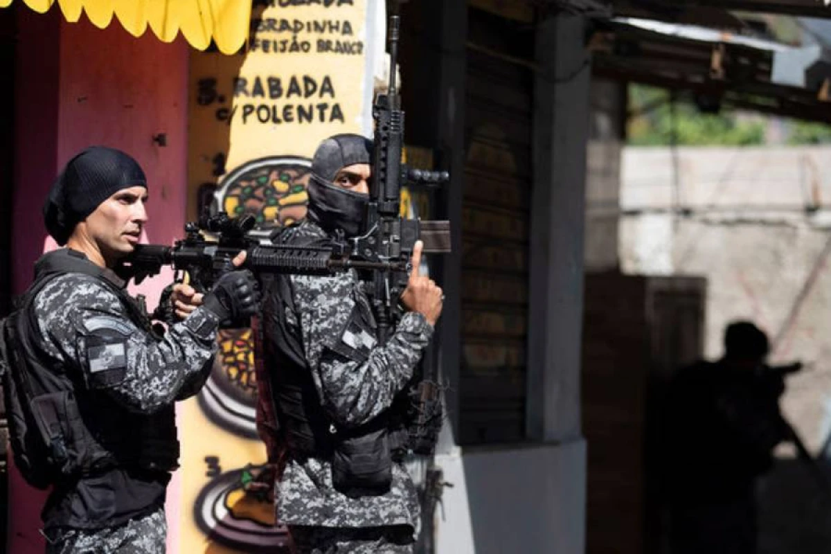 Braziliyada atışma: 200 turist təpədə qaldı