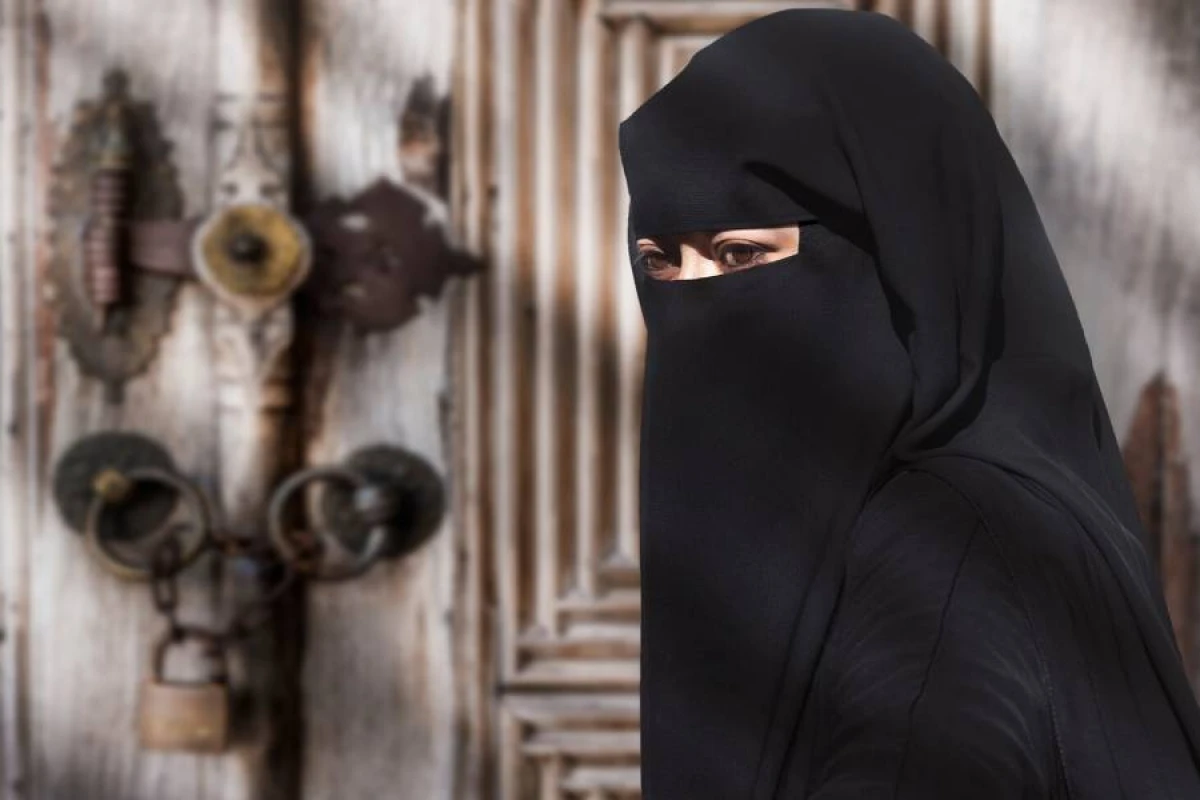 Qazaxıstanda niqab taxan qadınlar cərimələndilər