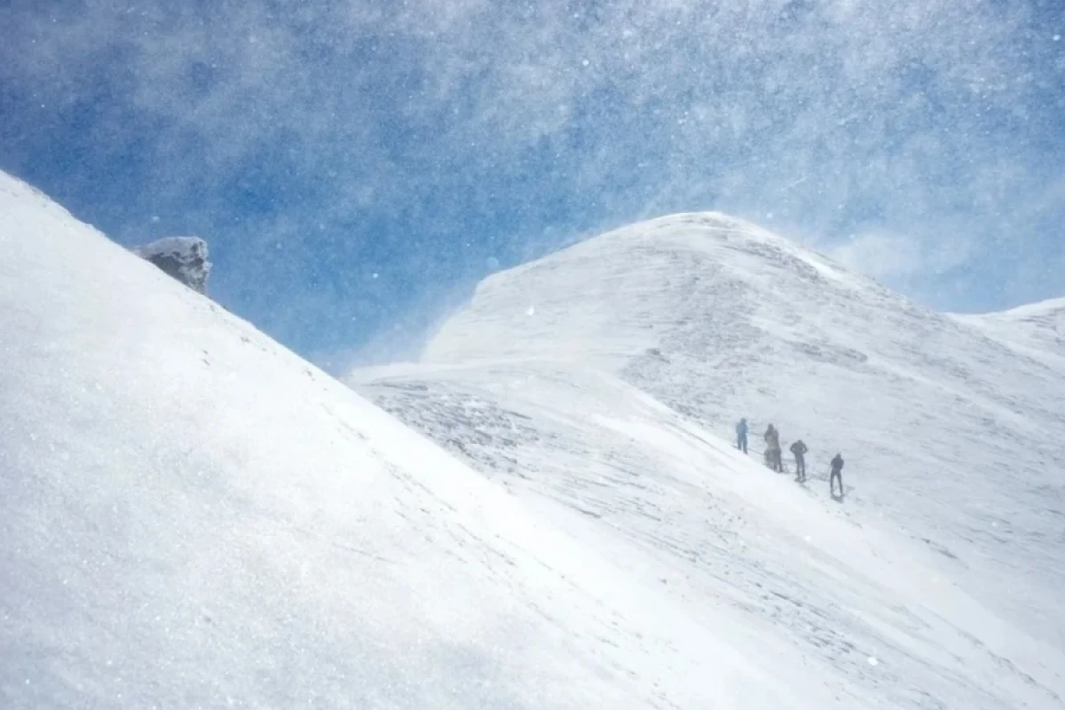 Everestdə buzlaq çökdü