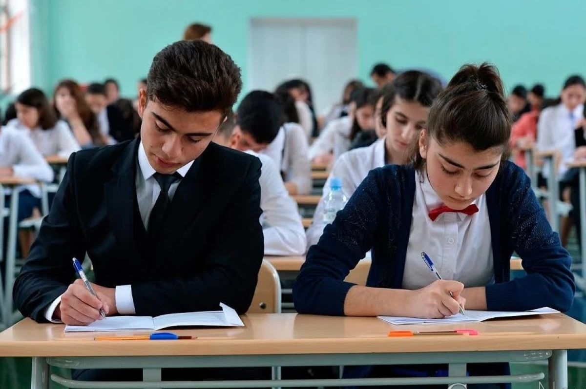 Bu gün 55 mindən çox şagird buraxılış imtahanı verdi