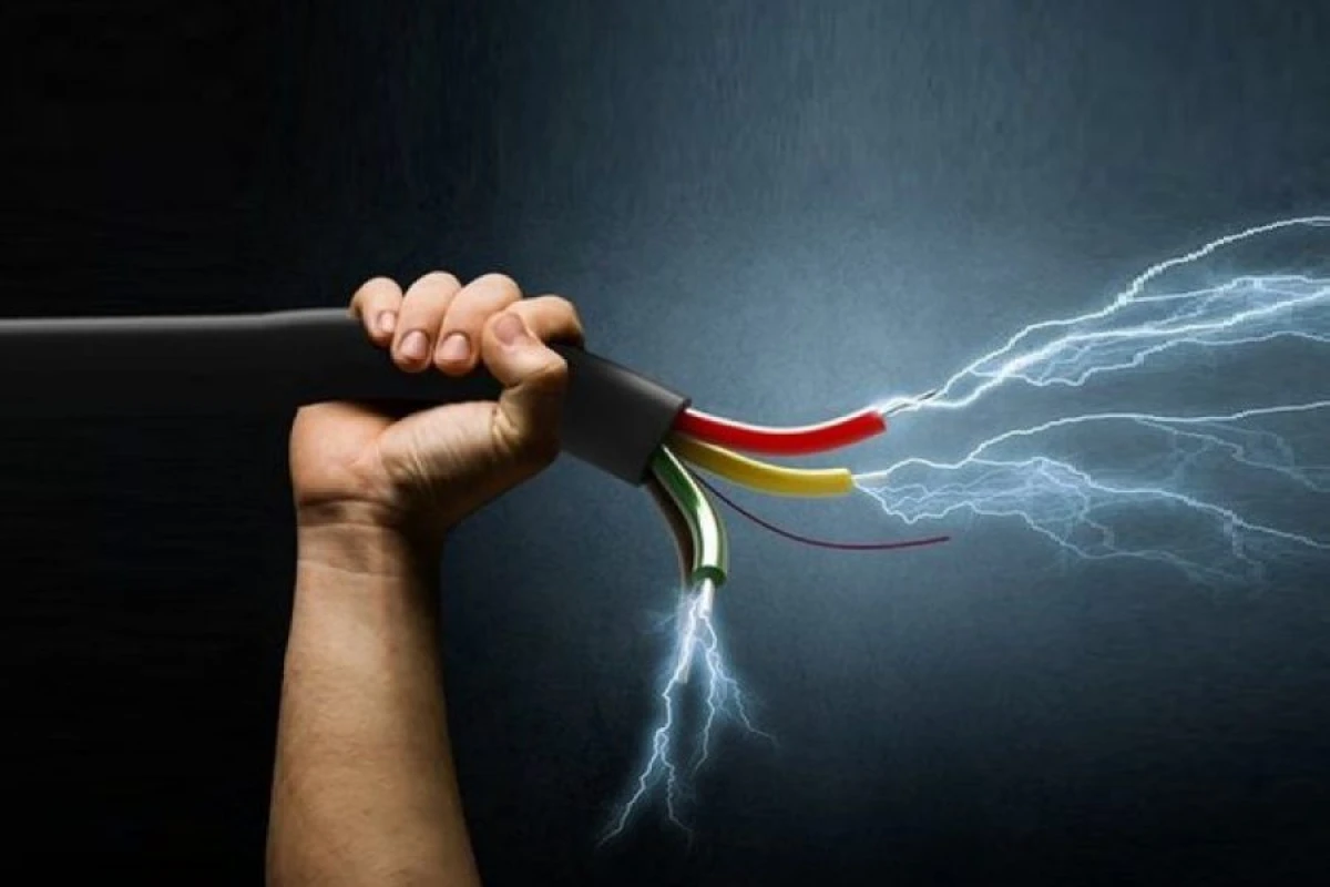 Yeniyetməni elektrik cərəyanı vuraraq öldürdü