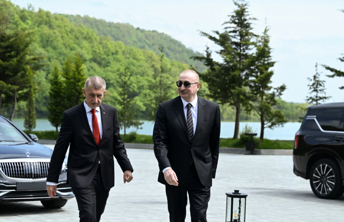 Prezident İlham Əliyevin adından Çexiyanın Baş nazirinin şərəfinə rəsmi lanç verildi — 4