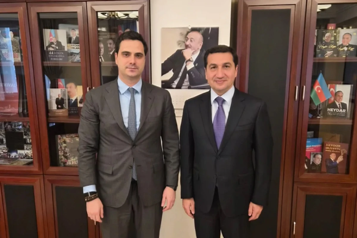 Hikmət Hacıyev Kolumbiya XİN rəhbərinin müavini ilə görüşdü