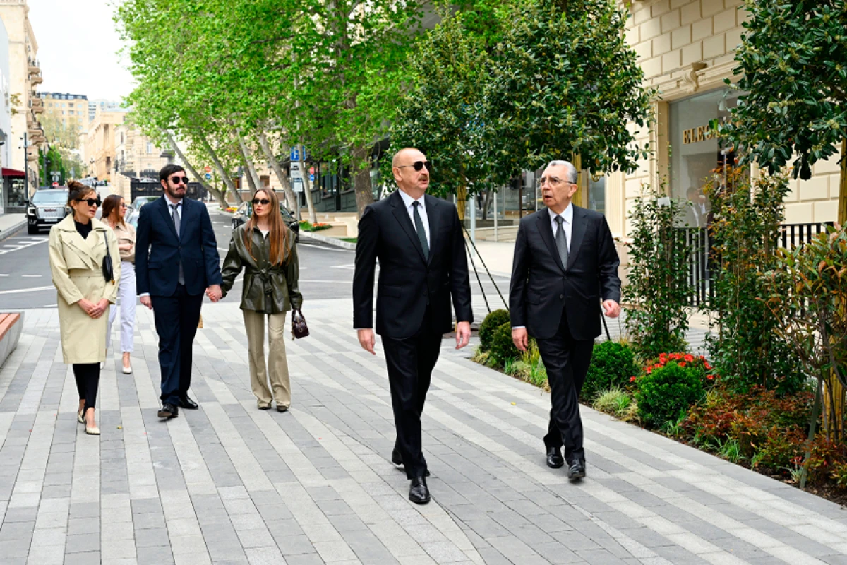 Prezident Bakının İslam Səfərli küçəsinin yenidənqurmadan sonra açılışında iştirak etdi