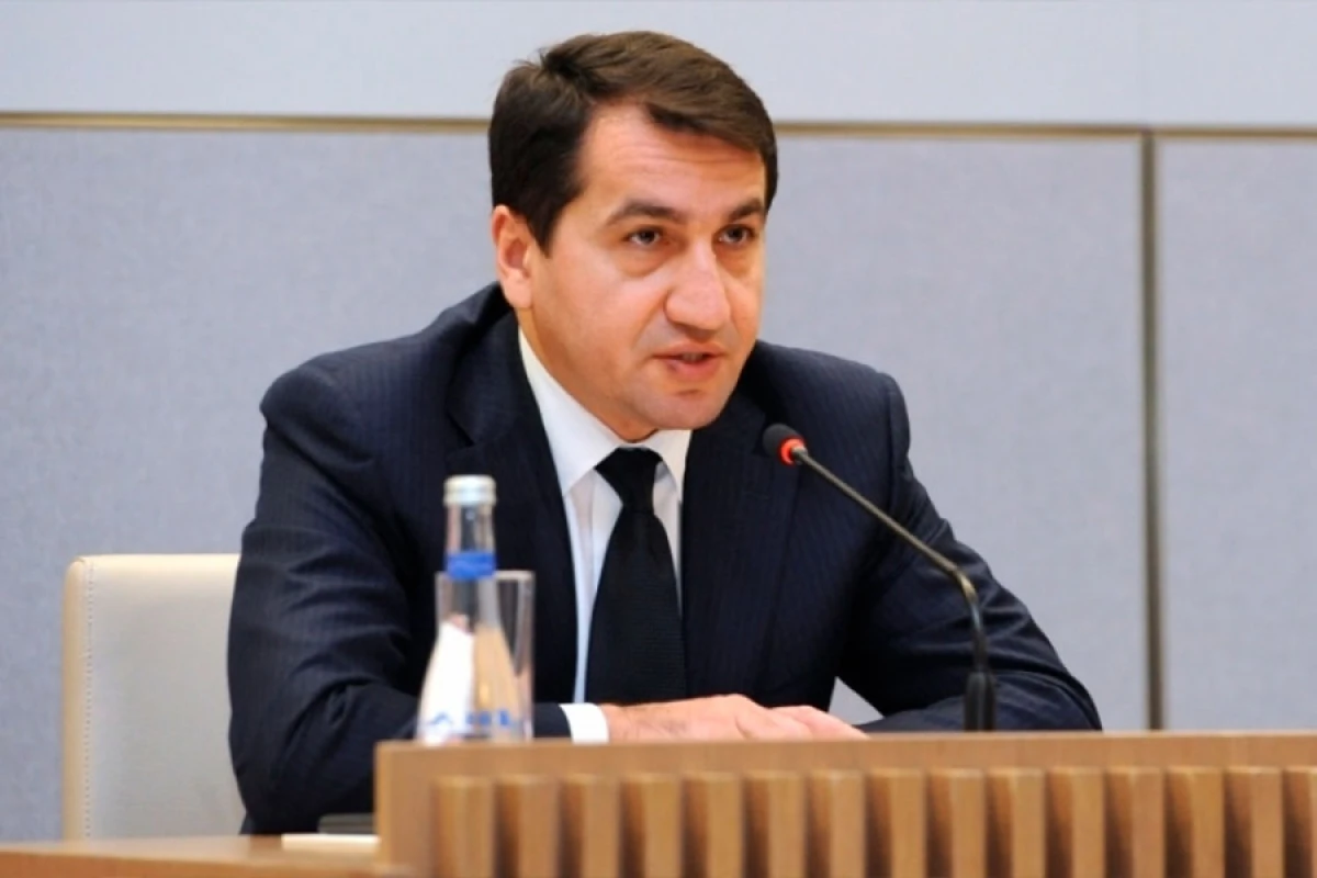 Hikmət Hacıyev Şuşadan hərbi attaşelərlə foto paylaşdı