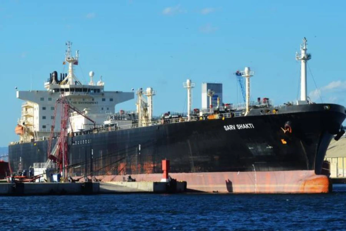 Hindistan yükü daşıyan tanker Hörmüz boğazını keçdi