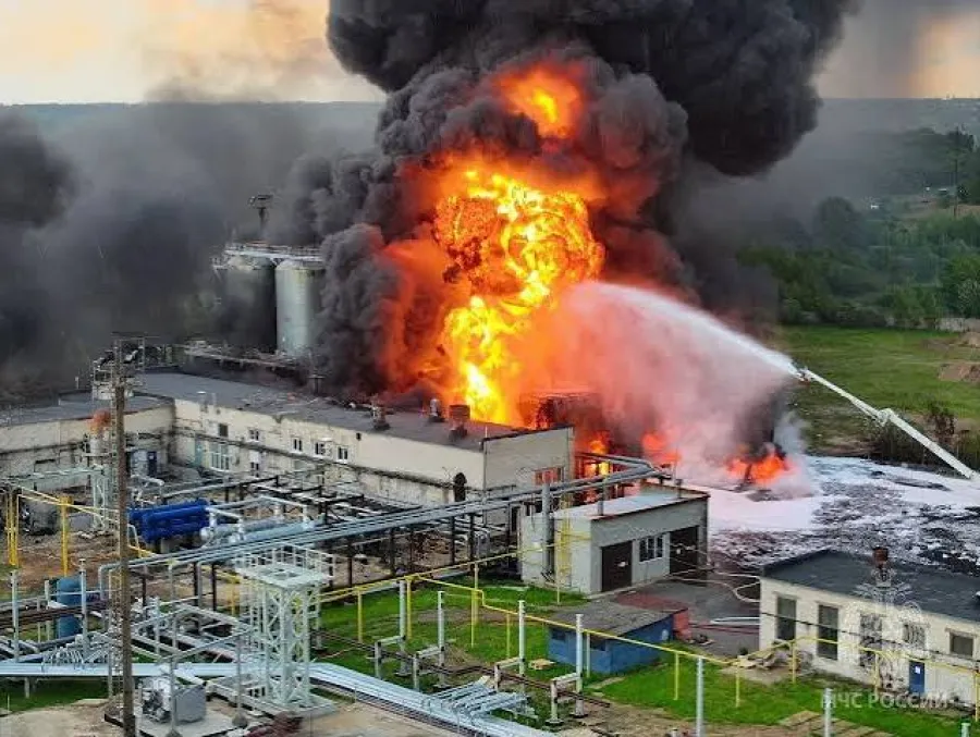 Украина ответила России: целью стал крупнейший нефтеперерабатывающий завод