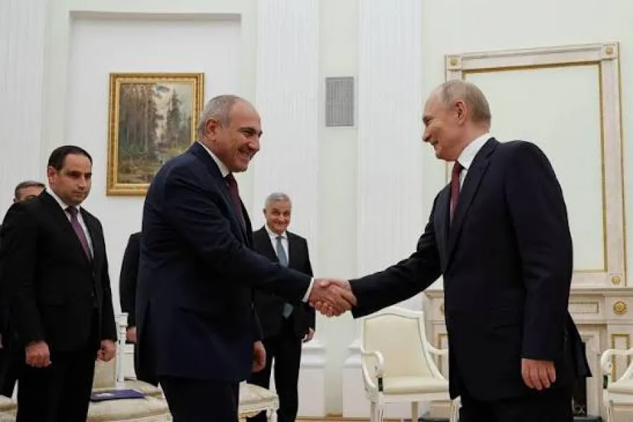 Пашинян отправился в Россию