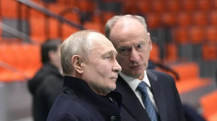 Россия разваливалась, но пришёл Путин и спас её