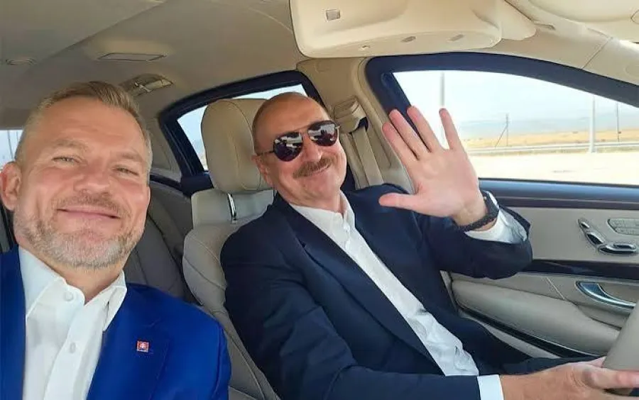 Сделал селфи в автомобиле президента — ФОТО