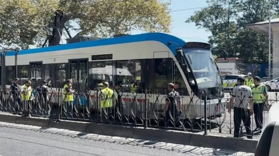 İstanbulda tramvay relsdən çıxdı — 1