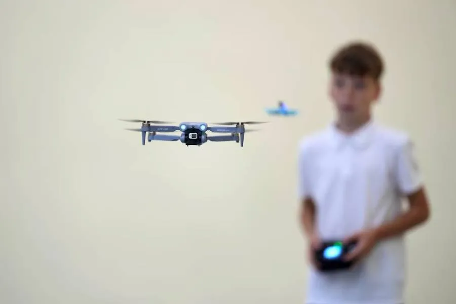 Latviyada məktəblilər üçün dron təlimləri keçirilir