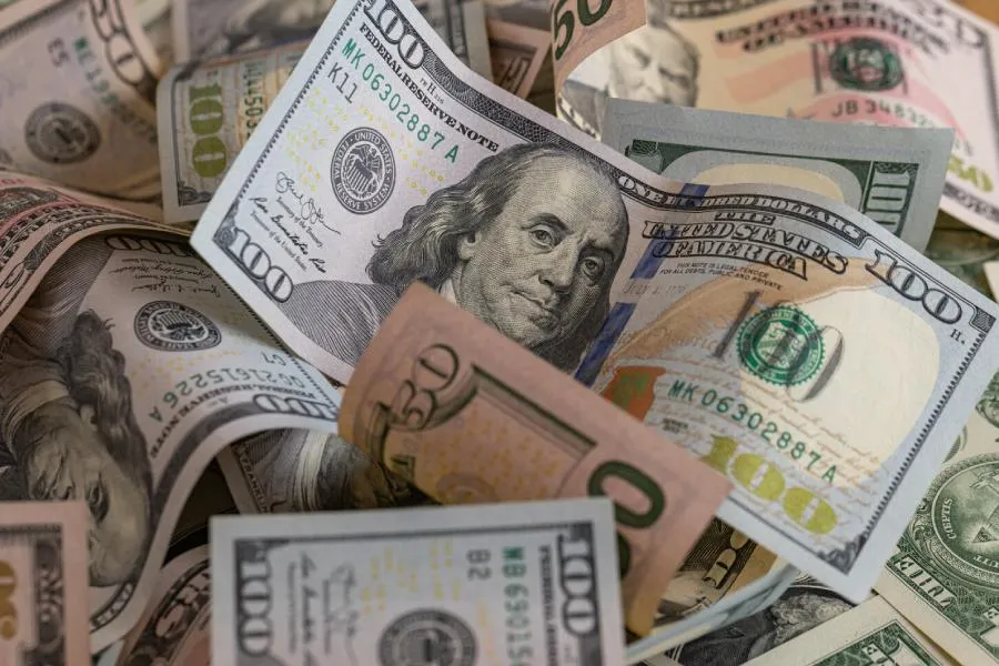 İran dolları “köhnəlmiş” elan etdi