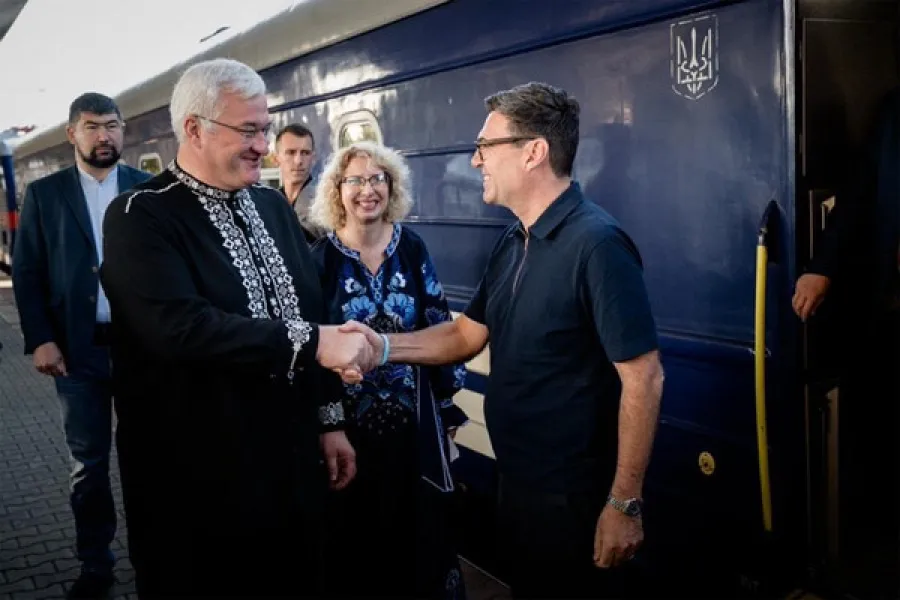 Leaders flock to Kyiv on Independence Day: Key partners arrive in capital by train