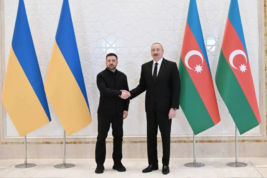 İlham Əliyev Volodimir Zelenskini təbrik etdi