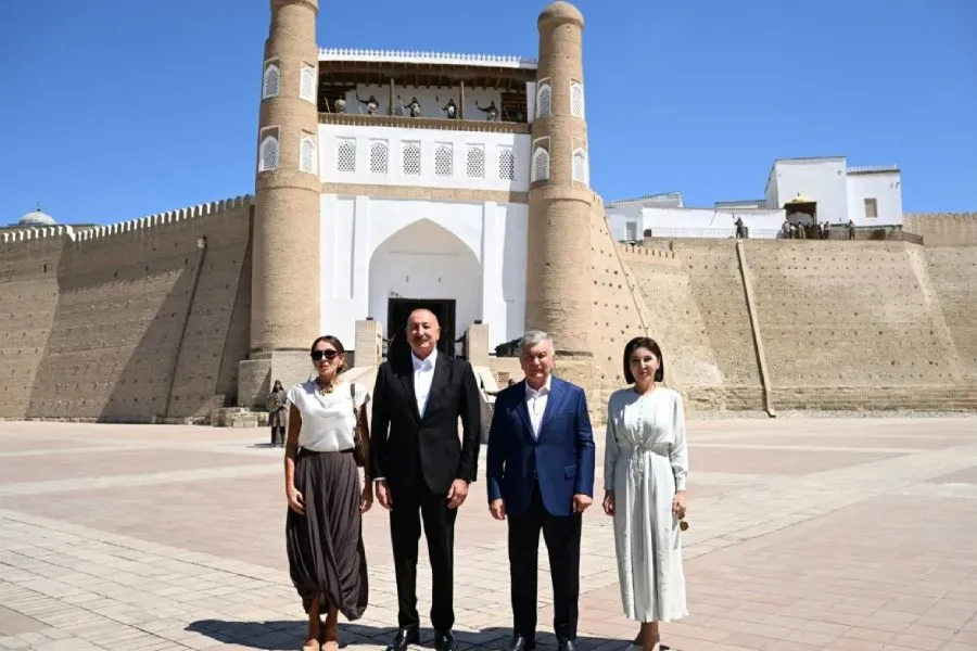 Azərbaycan ilə Özbəkistanın prezidentləri və birinci xanımları Buxara şəhərində “Ark” qalası ilə tanış oldular