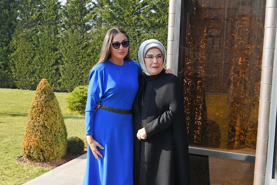 Əminə Ərdoğandan Mehriban Əliyevaya TƏBRİK